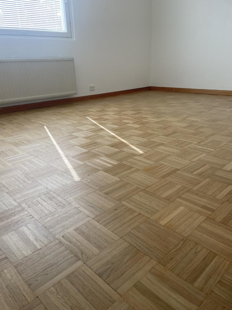 40m2 Tammimosaiiki hionta/lakkaus