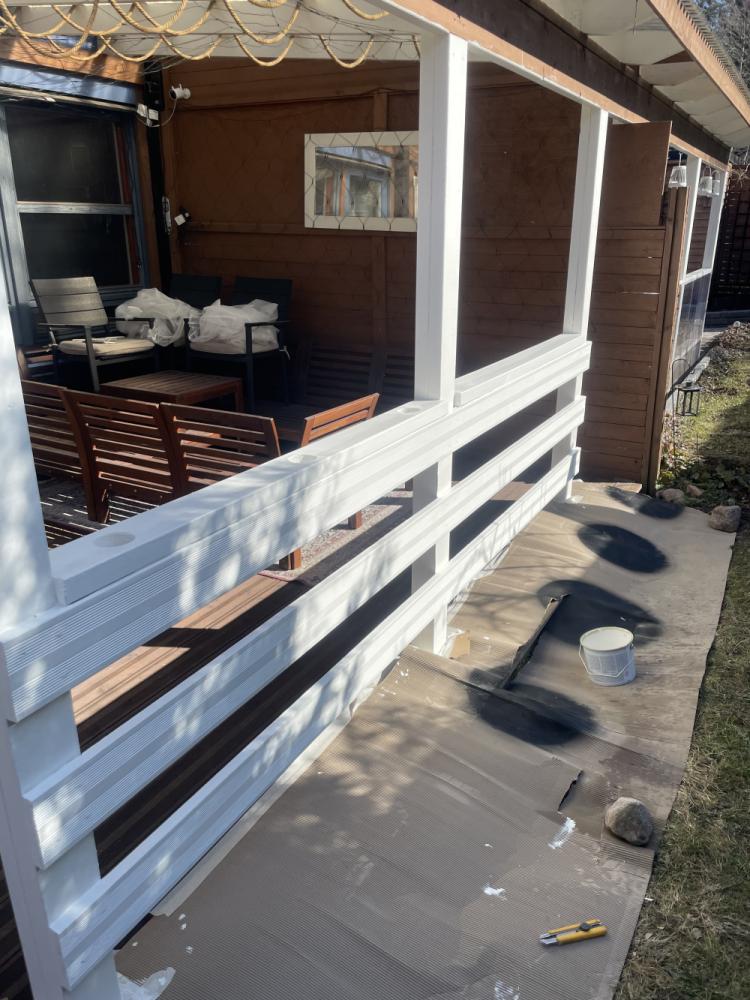 kaiteiden ja tolppien hionta/maalaus