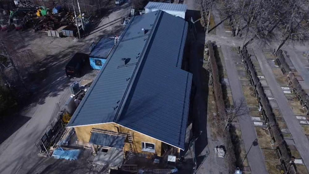 Konesaumapeltikaton asennus 380m2