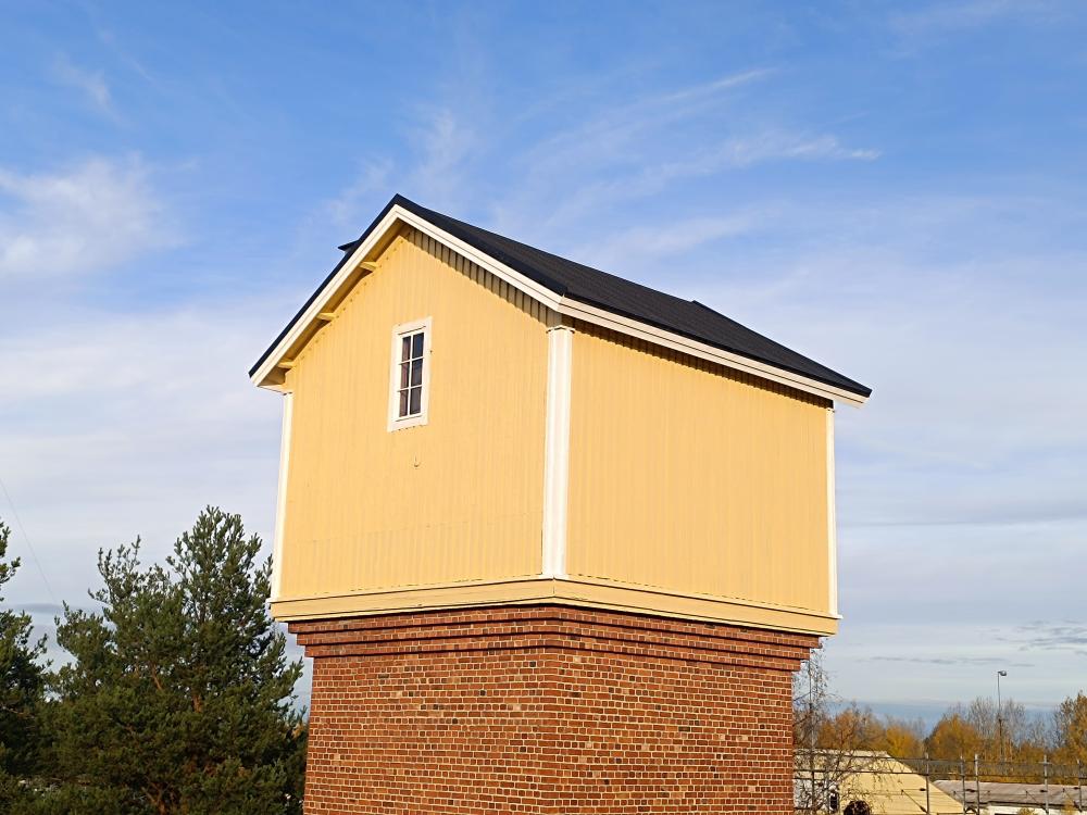 Vanha VR:n vesitornin kattoremontti ja julkisivumaalaus