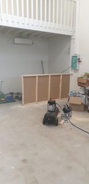 Autokorjaamolle  palvelutiskiä