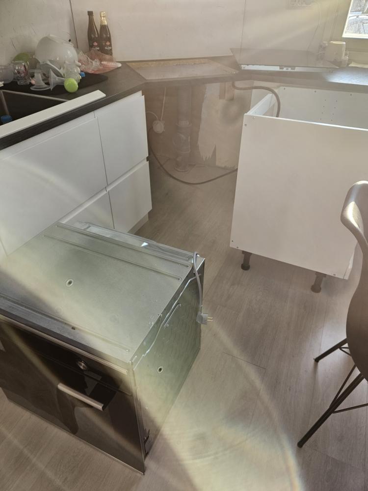 Keittiön korjaustyö omakotitaloon