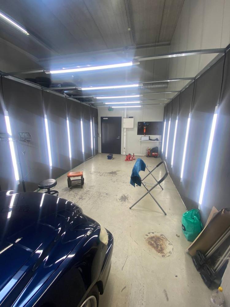 Seinäremontti ja valaistuksen asennus autokorjaamossa