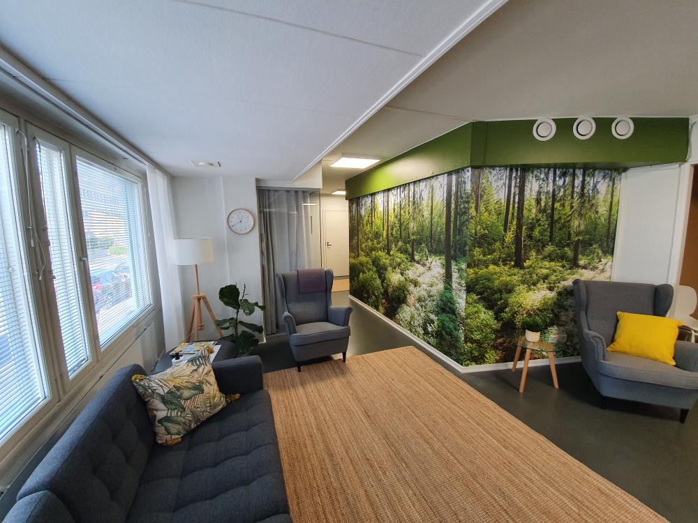 Valokuvatapetointi ja Ikean kalusteiden kasaus