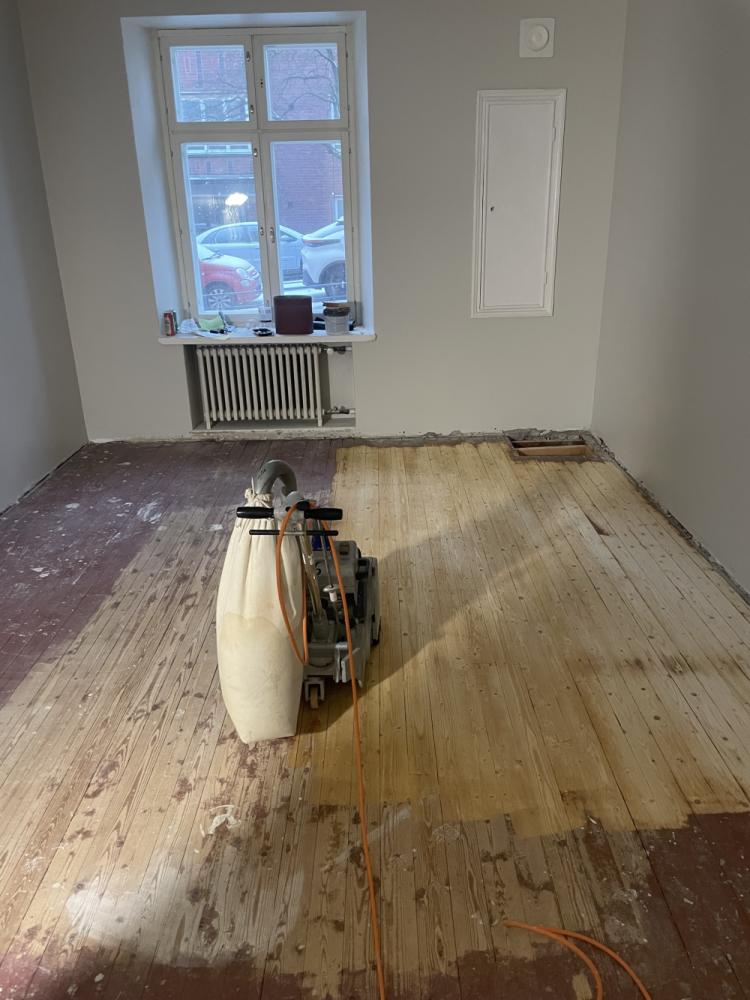Lattialankun hionta , kittaus, lakkaus 36m2