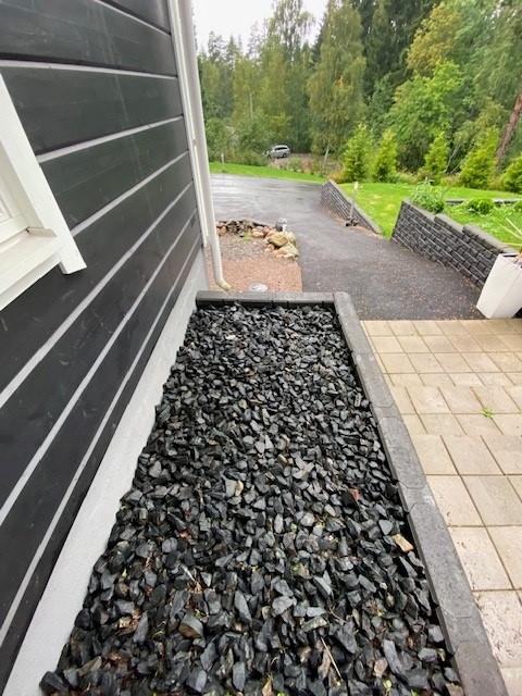 Pihakivetyksen tekoa