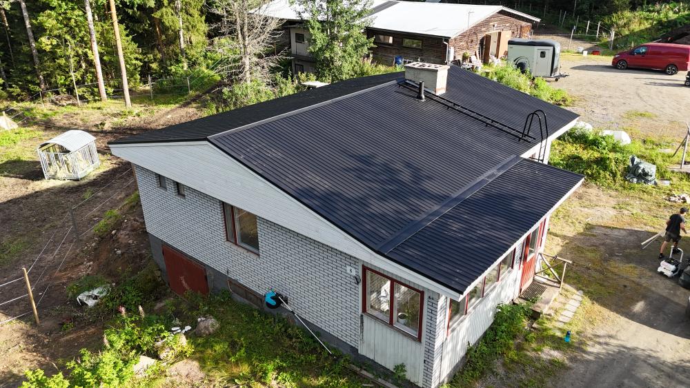 Kattoremontti omakotitaloon.