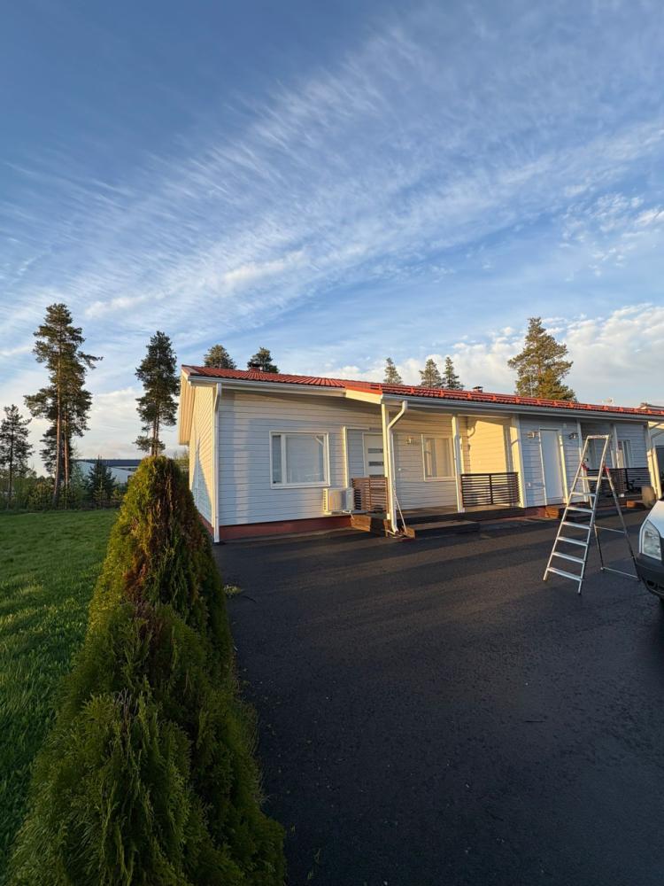 Paritalon puolikkaan huoltomaalaus