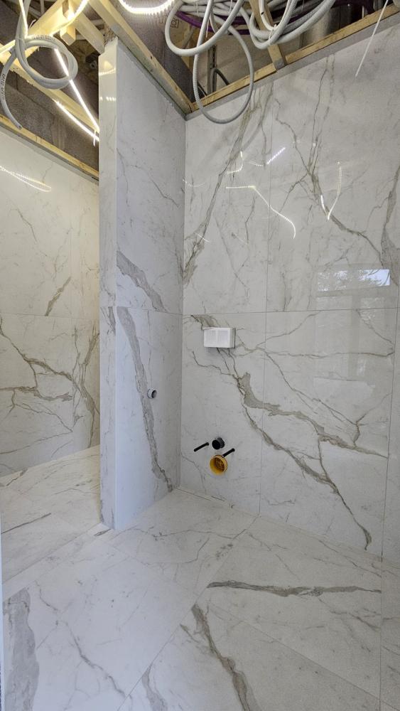 Vedeneristys ja laatoitustyöt kph-wc & erillinen wc-tila