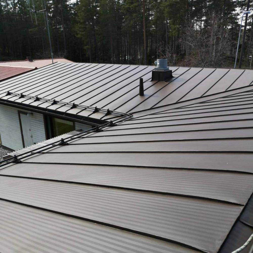 Peltikaton huoltomaalaus