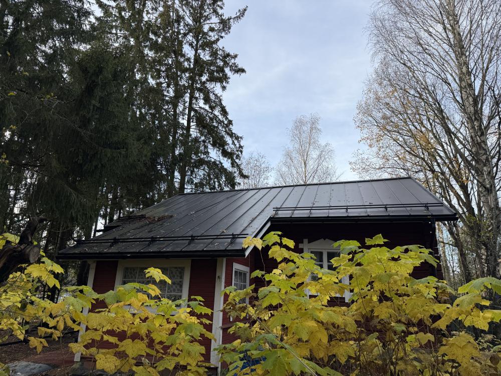 Lumiesteiden ja rännikourun asennus