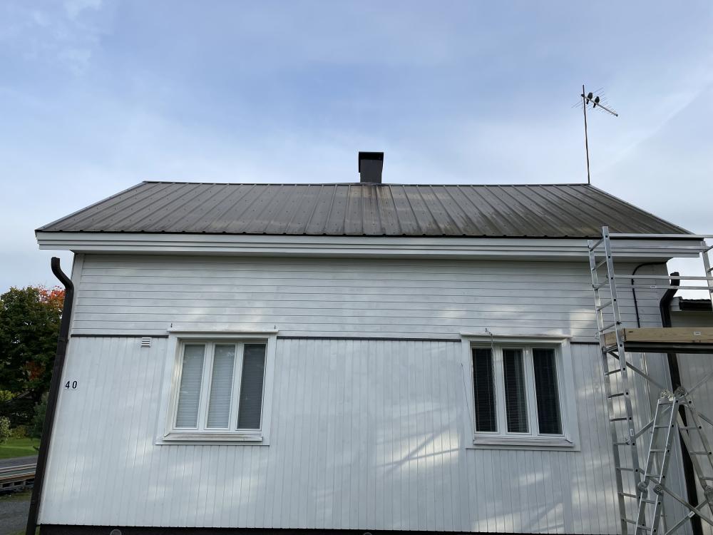 Räystäslautojen vaihto ja maalaus