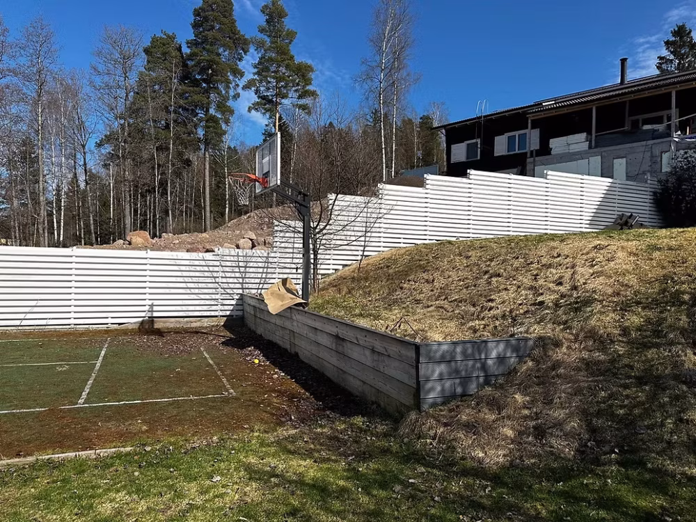 Aidan pesu ja maalaustyö.