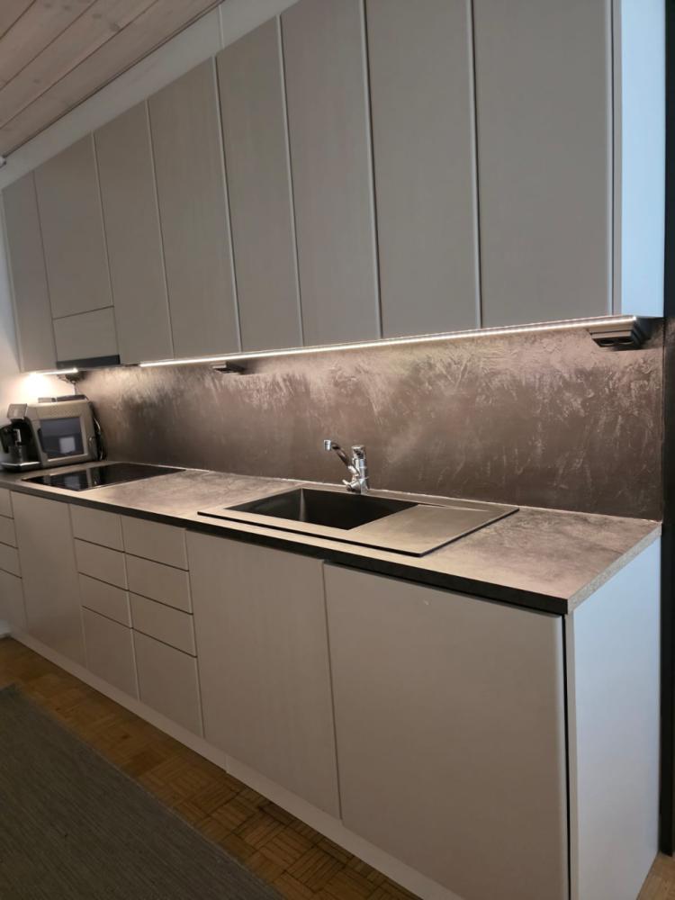 Keittiön välitilan mikrosementti