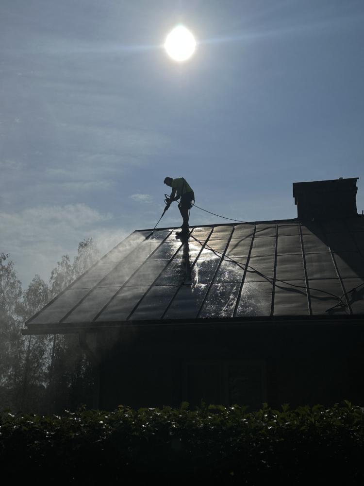 Peltikaton pesu ja maalais