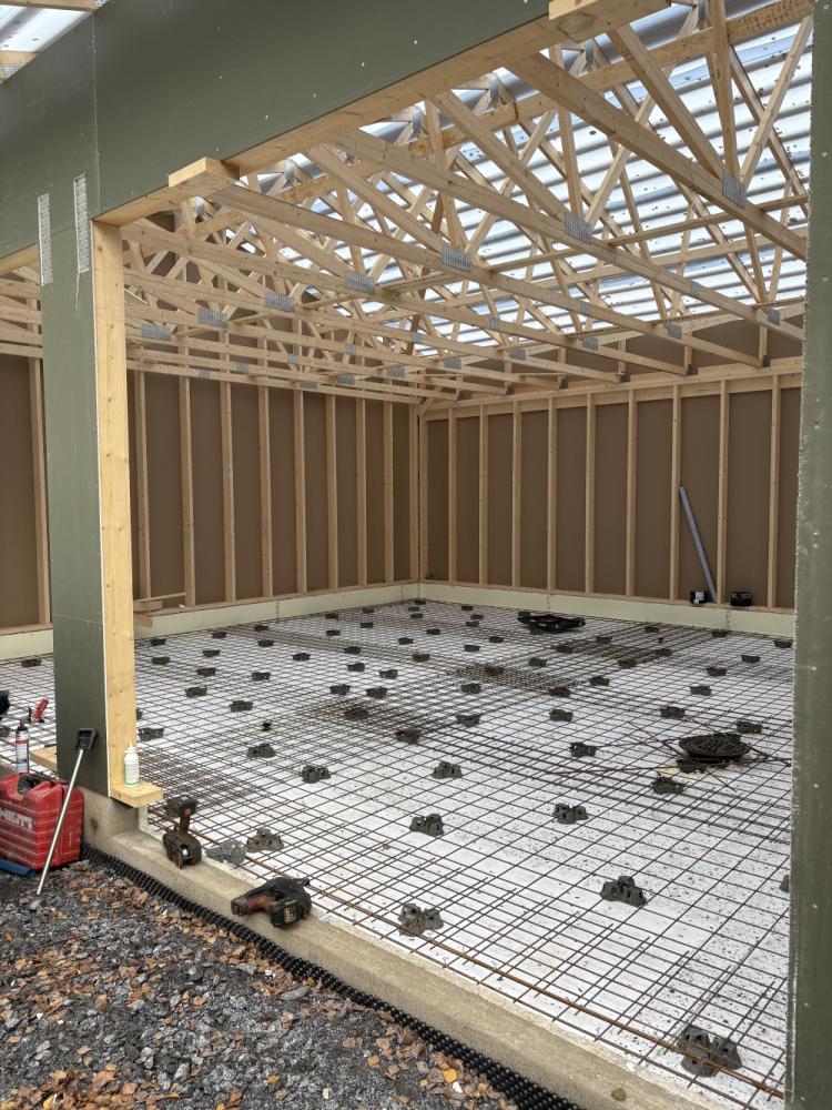 Autotallin betonilattian valmistelu työt