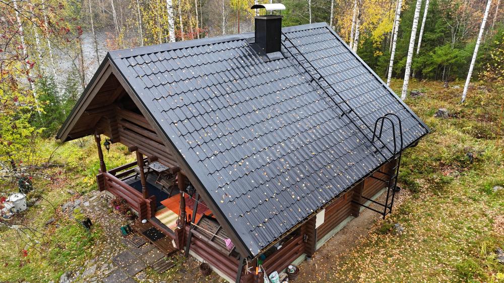 Kattoremontti kesämökille.