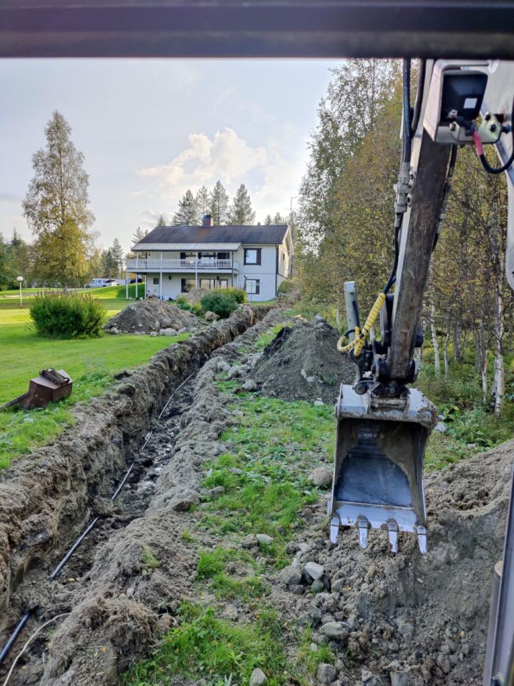 Maalämpöputkien kaivuu