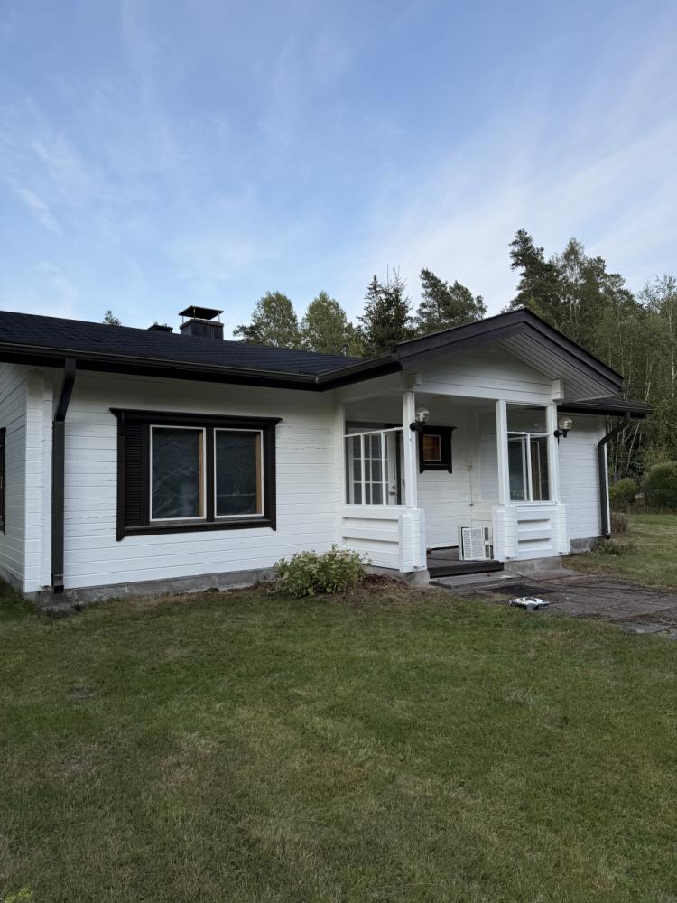 Mökin ja autotallin maalaus