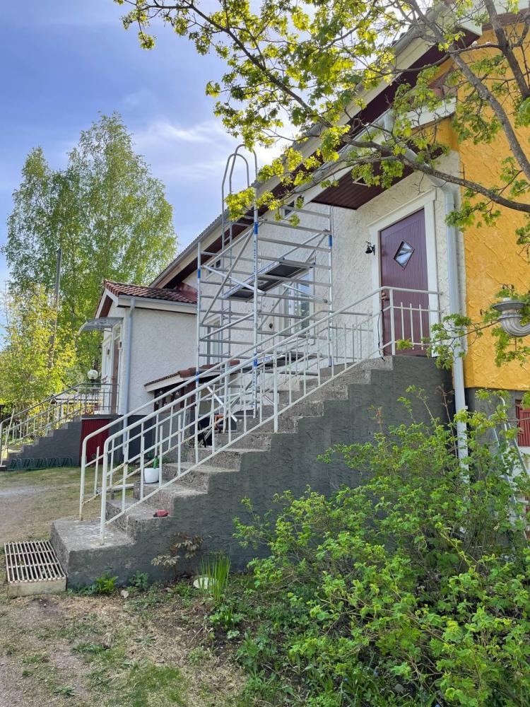 Omakotitalon julkisivun korjaus- ja maalausurakka