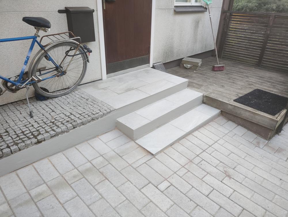 Rivitalon sisäänkäynti