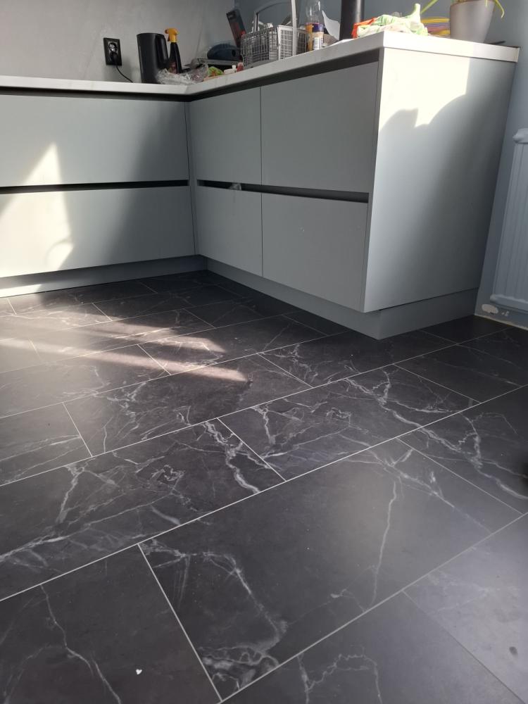 Keittiö lattian vaihdo