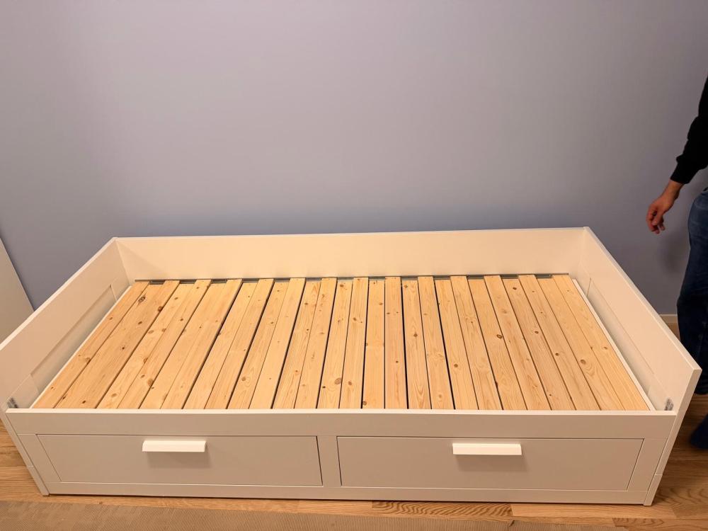 Huonekalujen asennus – IKEA sänky