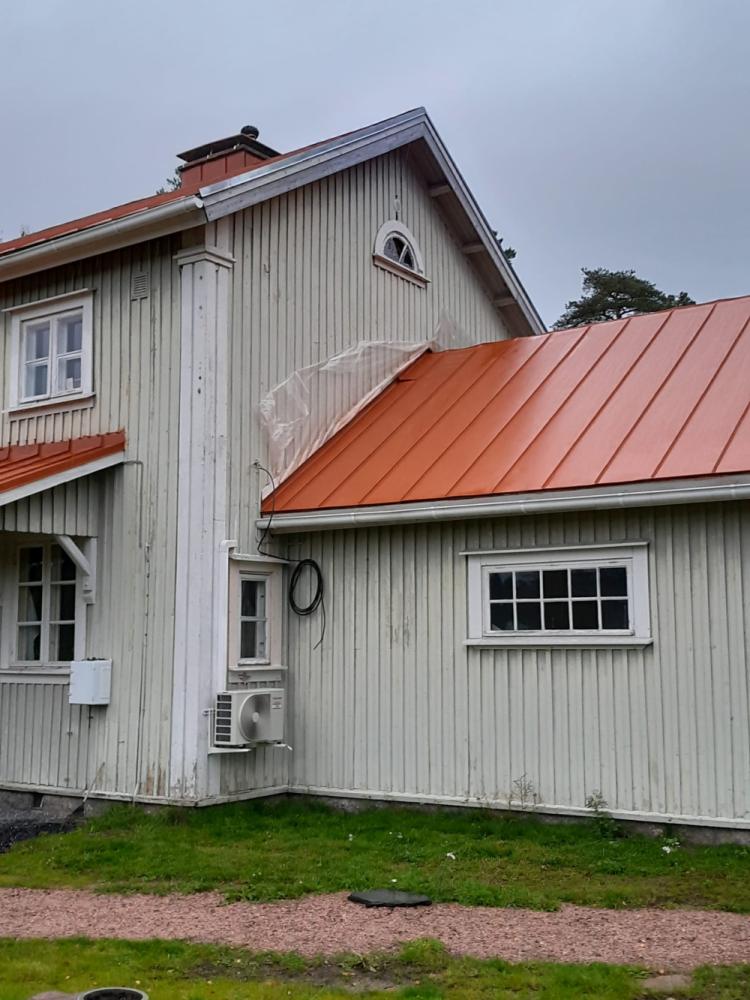 Peltikaton maalaus ja lumiesteet