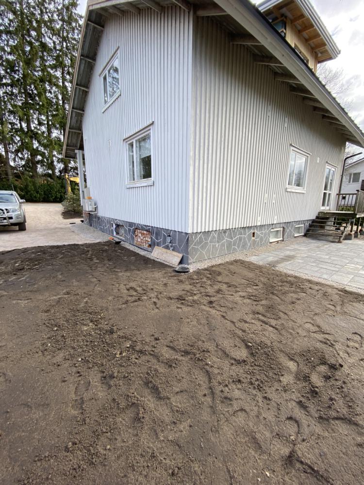 Omakotitalon salaojaremontti ja kellarin ulkopuolinen eristys