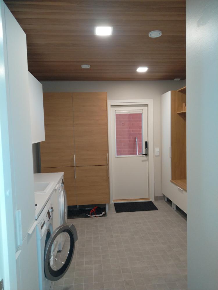 Kylpyhuone ja kodinhoitohuone saneeraus.