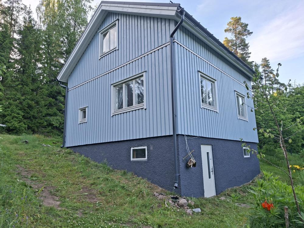 Talon ja sokkelin ulkomaalaus