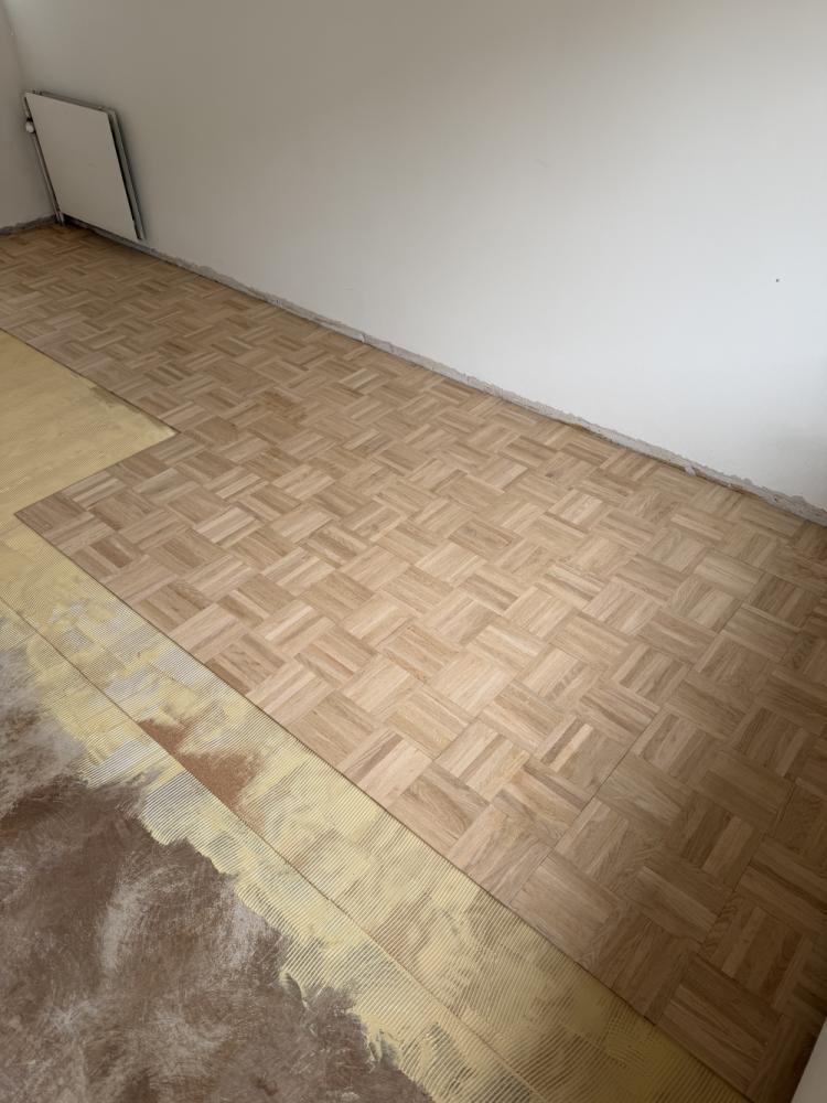 Uuden mosaiikkiparketin ja äänikorkin asennus. (Tammi natur 160mm)