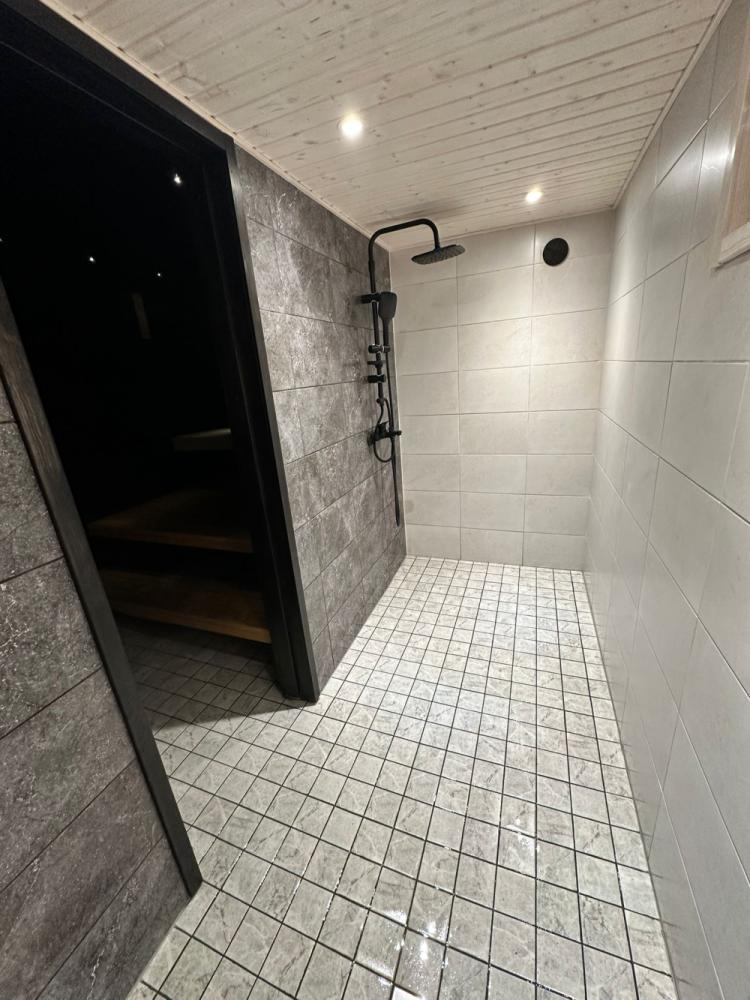 Takkahuoneen ja kylpyhuoneen/saunan remontti