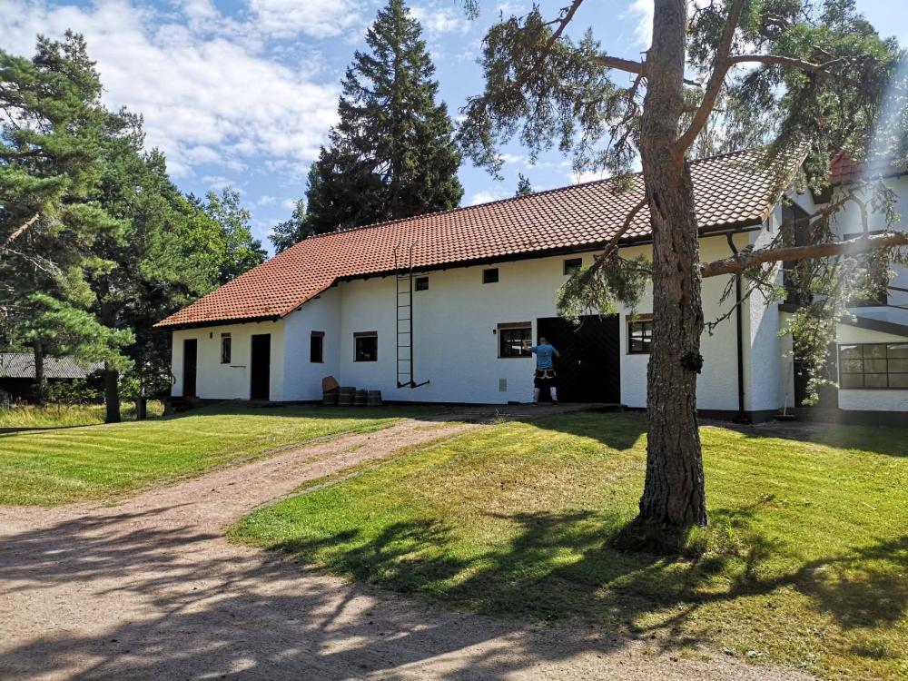 Vanhan kivinavetan huoltomaalausurakka