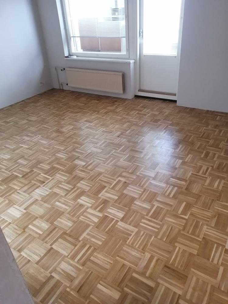 Sisätilojen pintaremontti: parketin kunnostus ja seinien viimeistely