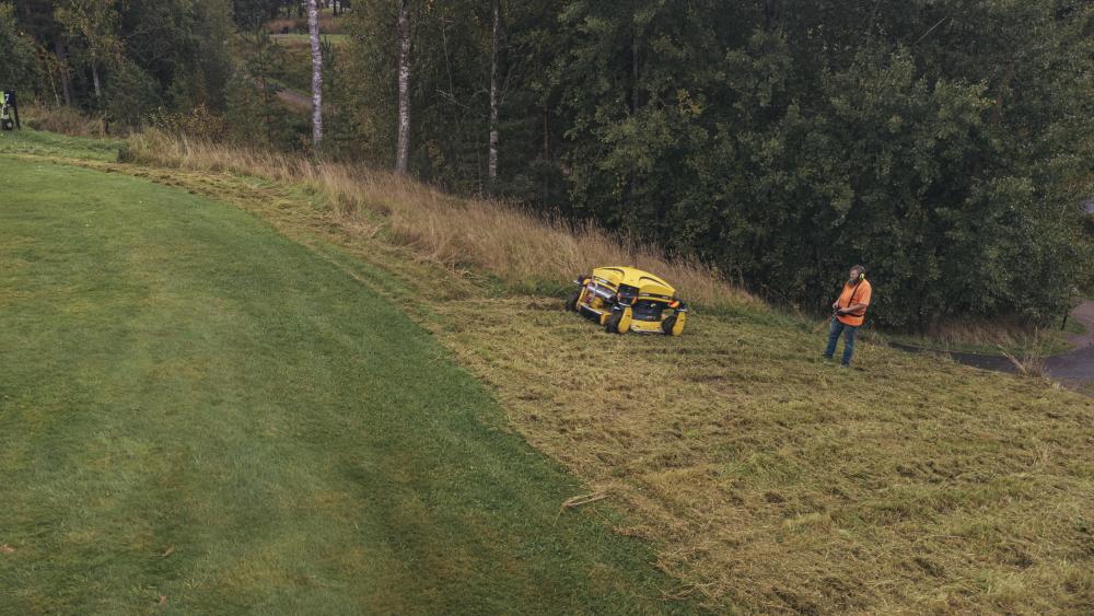 Golfkentän karheikkojen niitto