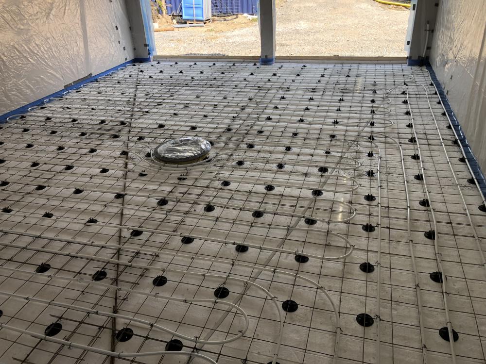 Lattialämmityksen asennus