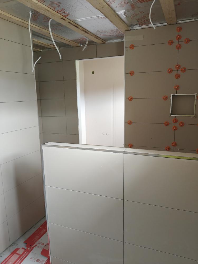 Laatoitustyöt omakotitaloon