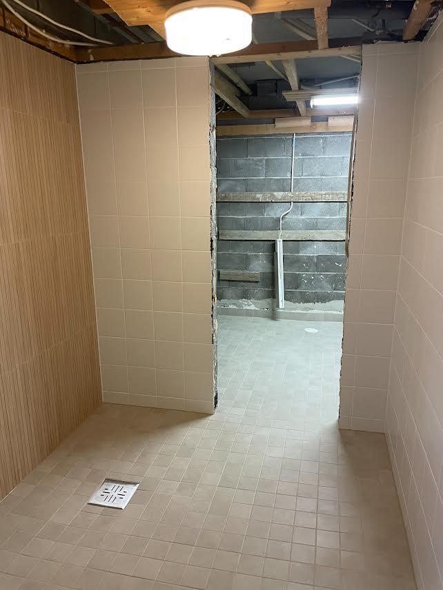 Kylpyhuoneen sekä kodinhoito täysin remontti