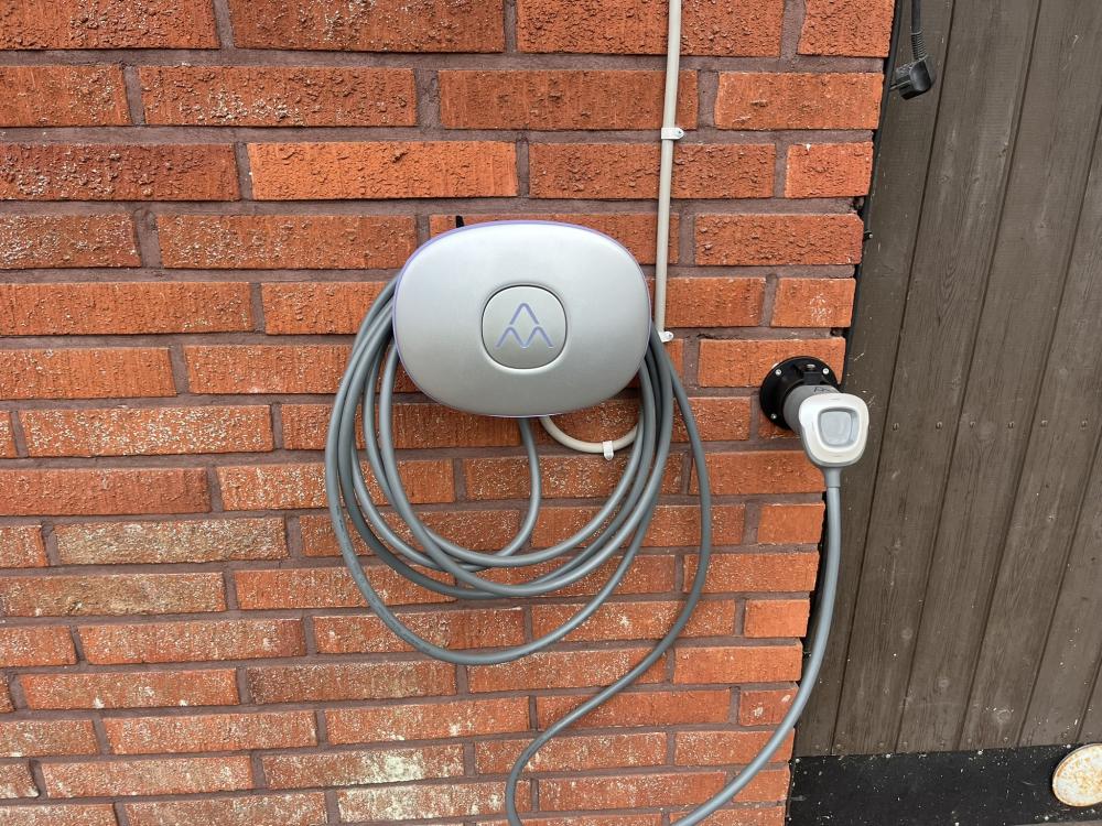 Charge Amps latausaseman ja kuormanhallinnan asennus