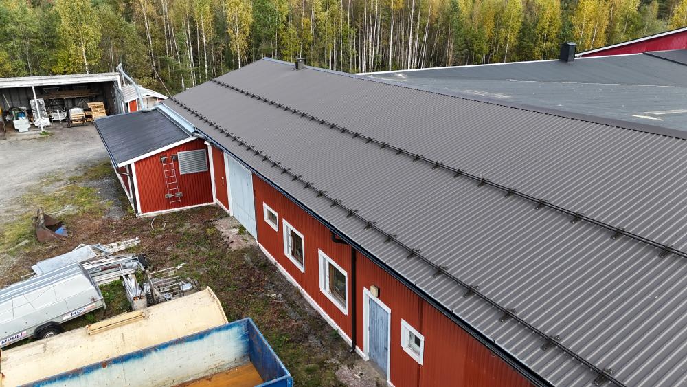Kattoremontti liikekiinteistöön.