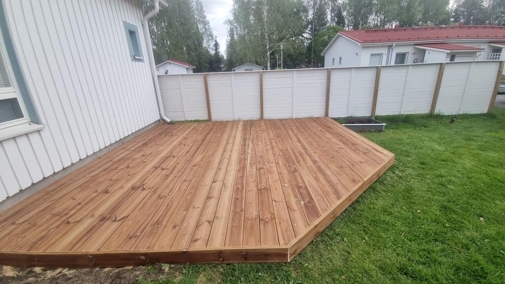 Terassi laudoituksen vaihto