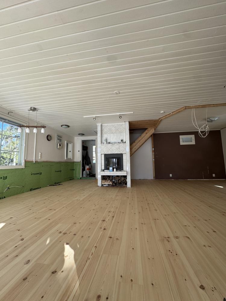 Rossipohja mökin lattian kunnostus