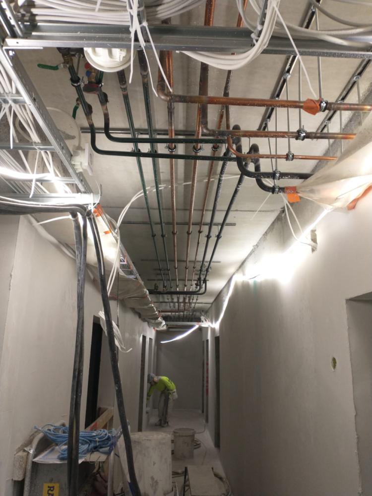 Vesi ja lämpöjohdot asennus