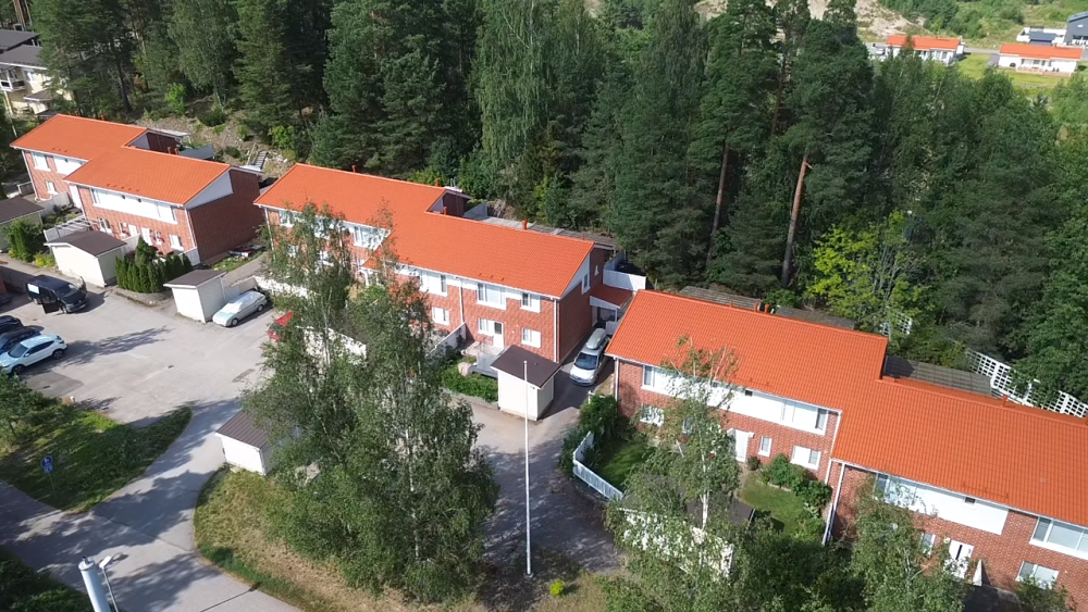 Rivitaloyhtiön katon pesu ja pinnoitus