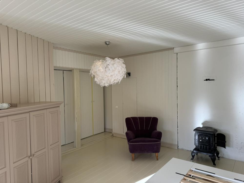 Makuuhuoneen maalaus ( Katto, Lattia, Kaapit ja seinät )