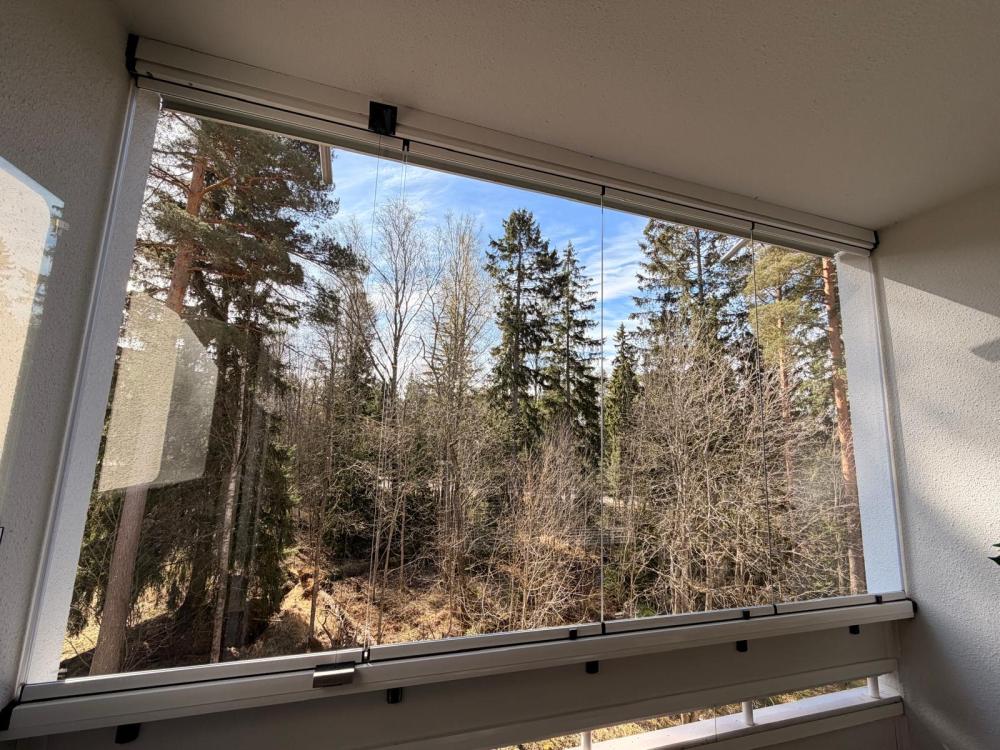 Ikkunanpesu ja parvekelasien puhdistus