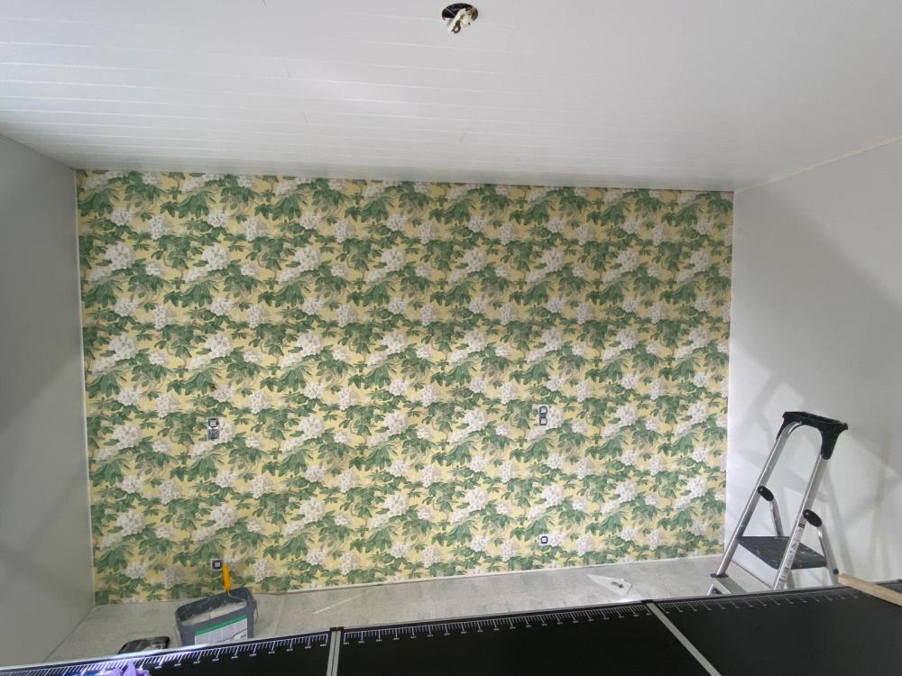 Seinän tapetointi valmiille pohjille