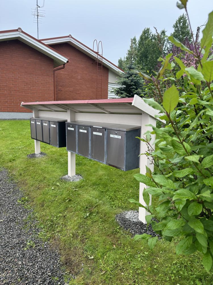 Postilaatikoiden asennus taloyhtiölle