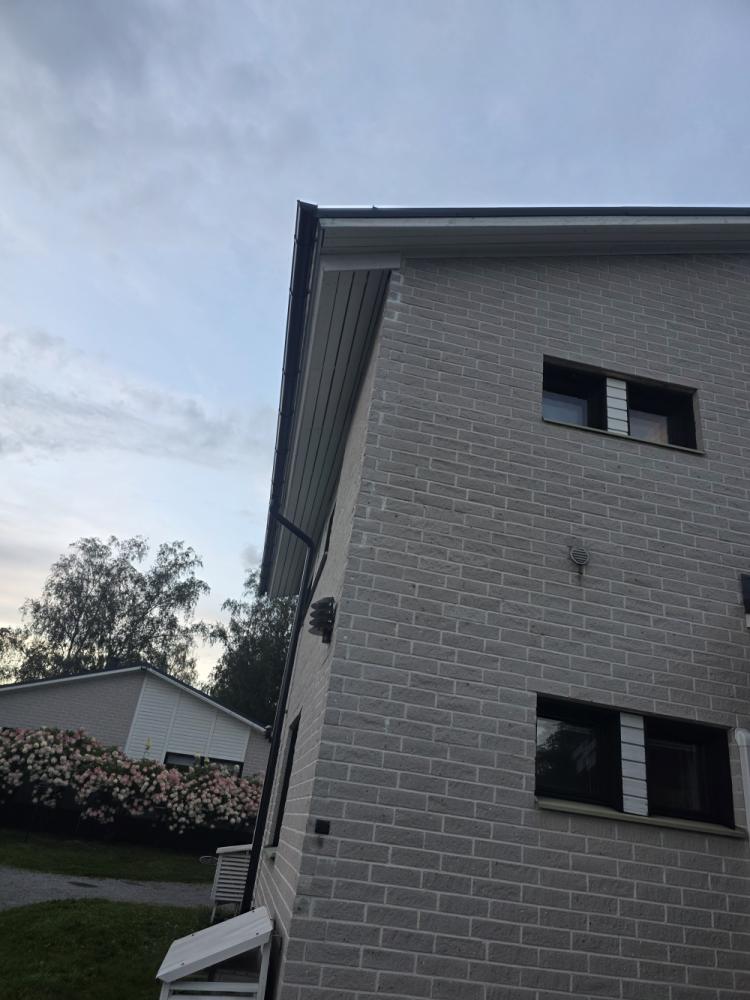 Tiiliseinien ja sokellin  korjaus työt.